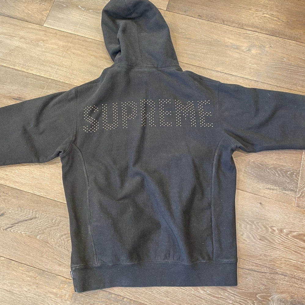 Supreme sweatshirt
